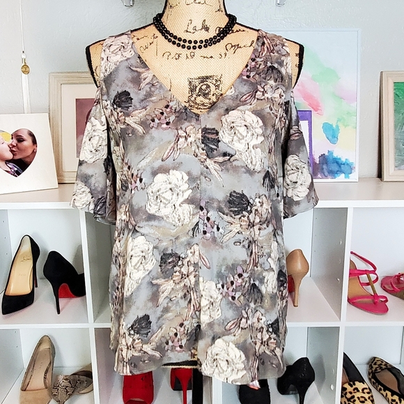 14th & Union - Floral Design Cold Shoulder Blouse, Size M - Picture 6 of 6